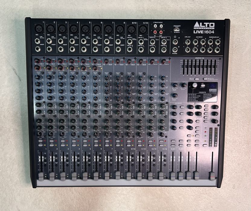 Mesa de mistura Alto Live 1604