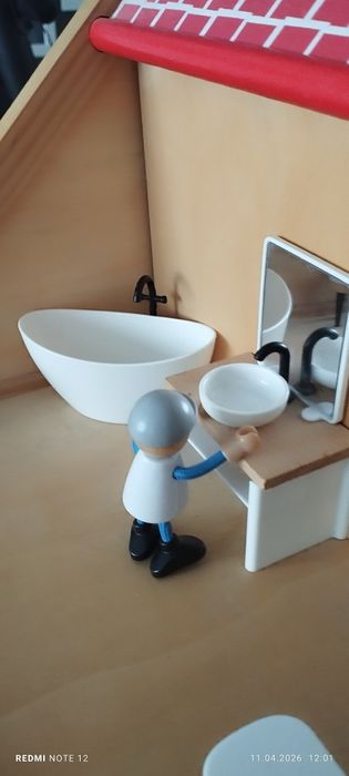 Domek drewniany piętrowy z wyposażeniem
