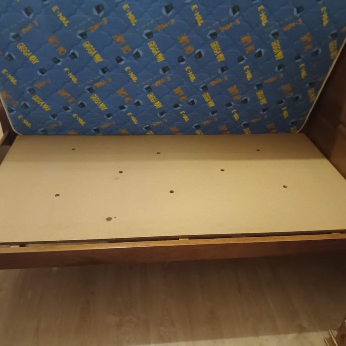 Cama solteiro - colchão NOVO
Desmontada. Transporte a cargo