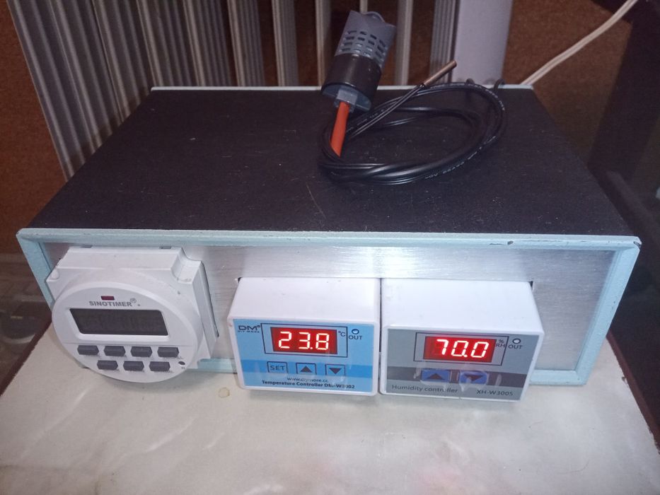 Контроллер для инкубатора,теплиц и т.д.