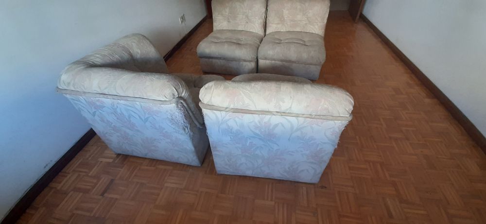 Conjunto de 4 sofás individuais usados