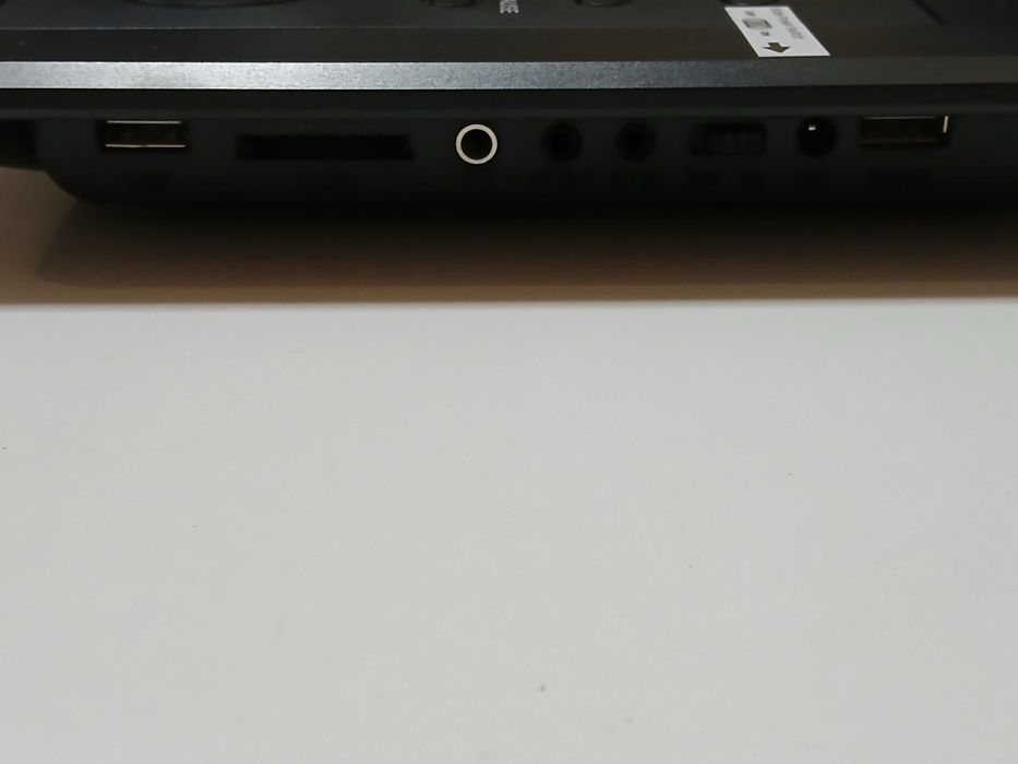 Przenośny odtwarzacz DVD z obrotowym ekranem HD o przekątnej 14,1 cala