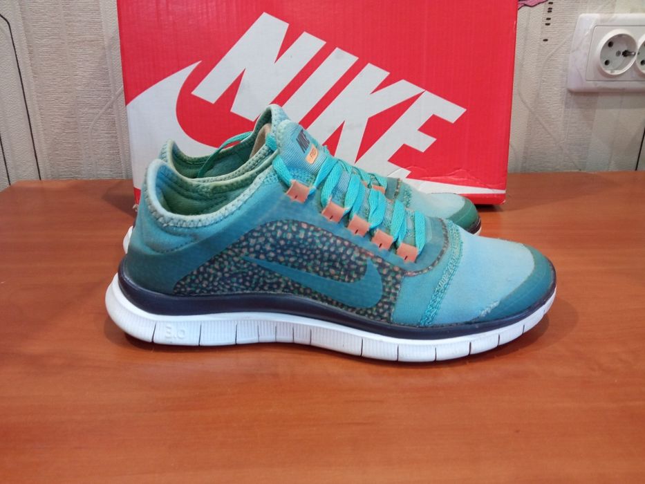 Продам женские оригинальные кроссовки Nike Free 3.0. Очень лёгкие