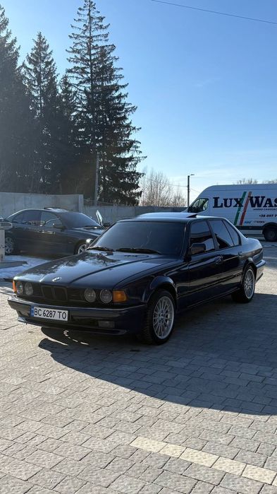 Продам BMW E32 735I