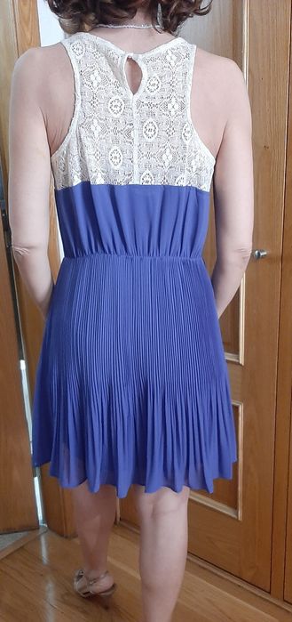 Vestido azul com renda nas costas,M