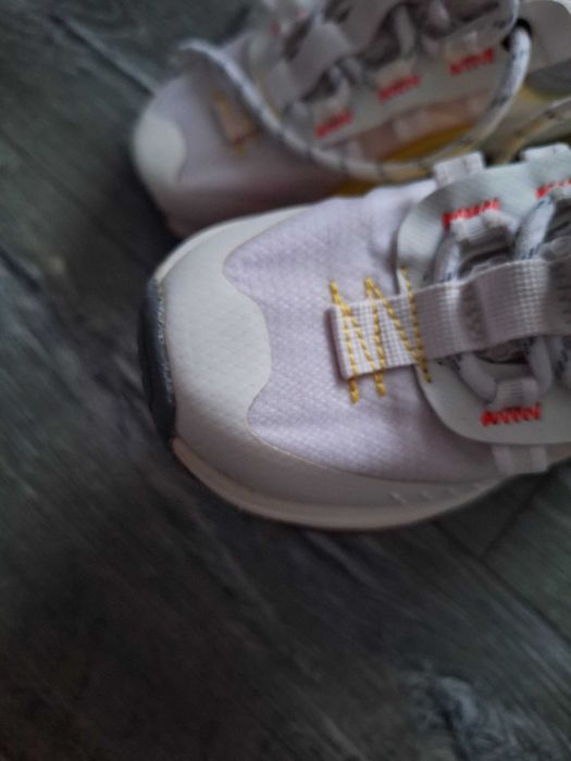 buty sportowe: dzieci, Zara: skóra i materiał, viralowe kolory