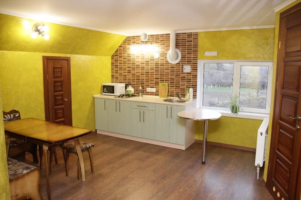 Здається житло подобово, тихе місце.