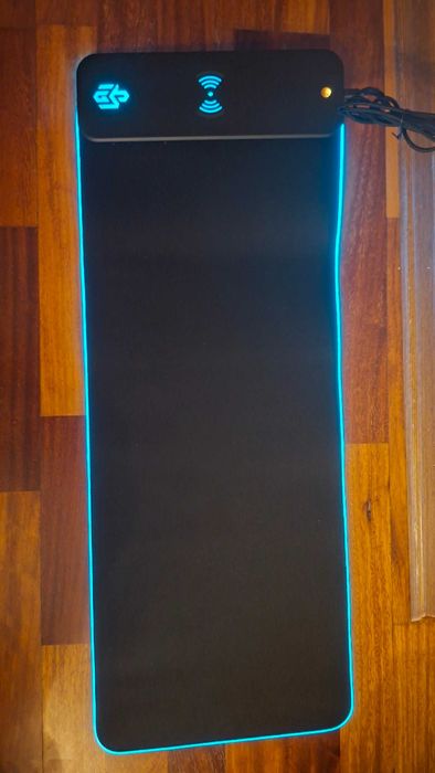 Duża Podkładka Gamingowa RGB z Ładowarką Bezprzewodową Qi - NOWA