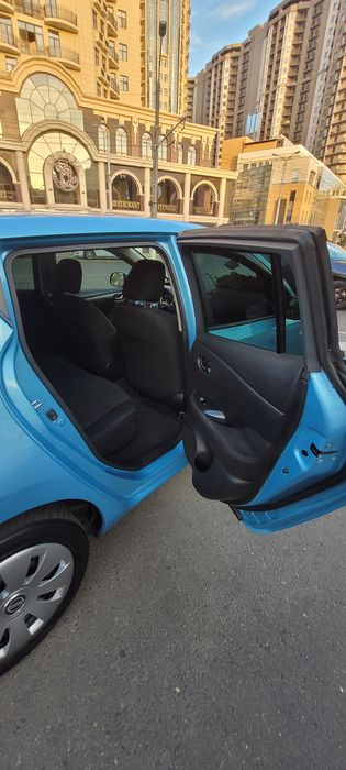 Продам автомобиль Nissan Leaf Ниссан Лиф blue голубой 10/12