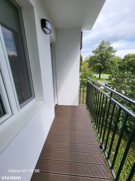 Mieszkanie 2 pokojowe na parterze z balkonem.