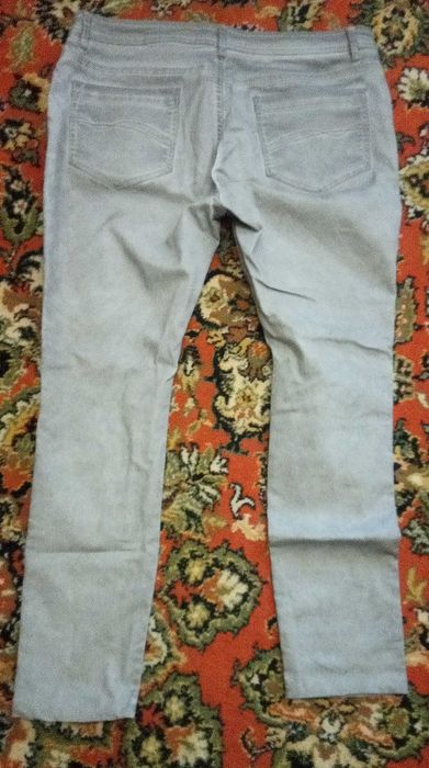 ждинсы в обтяжку серые