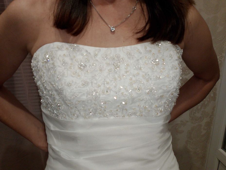 Весільна сукня зі шлейфом