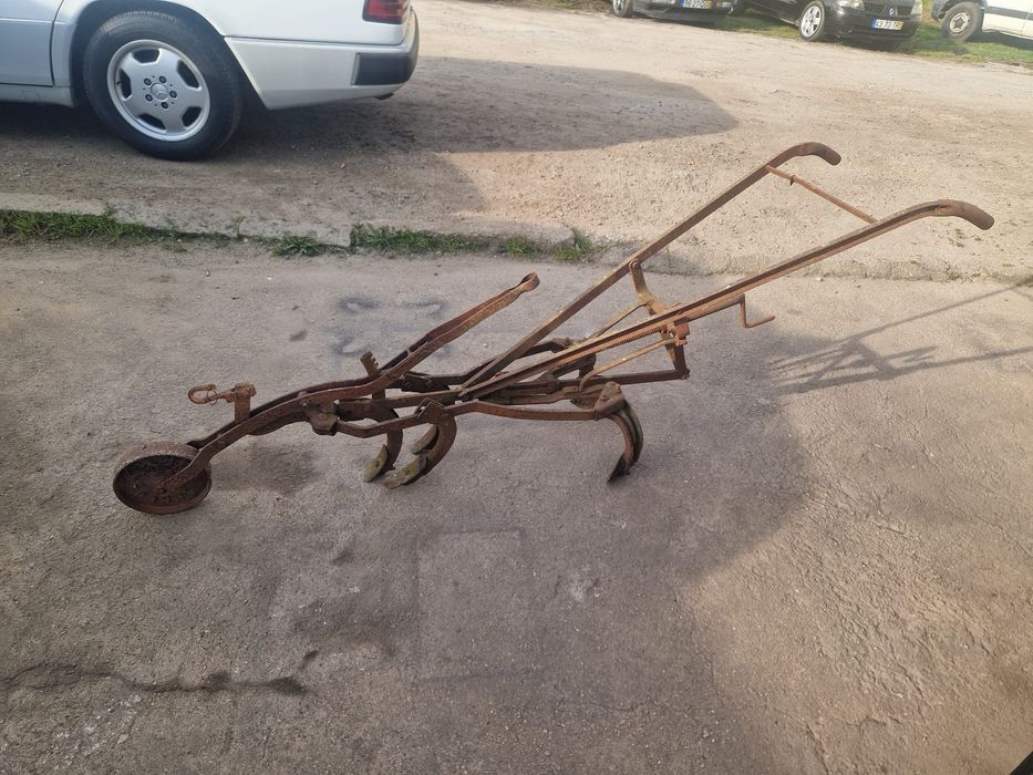 Vendo arado como novo