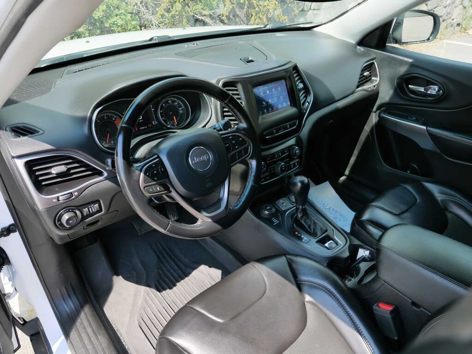 Jeep Cherokee Latitude Plus 4x4      2021