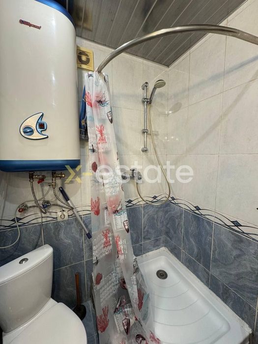 Продаж 4-кімнатної квартири в цегляній чешці в безпечному районі.