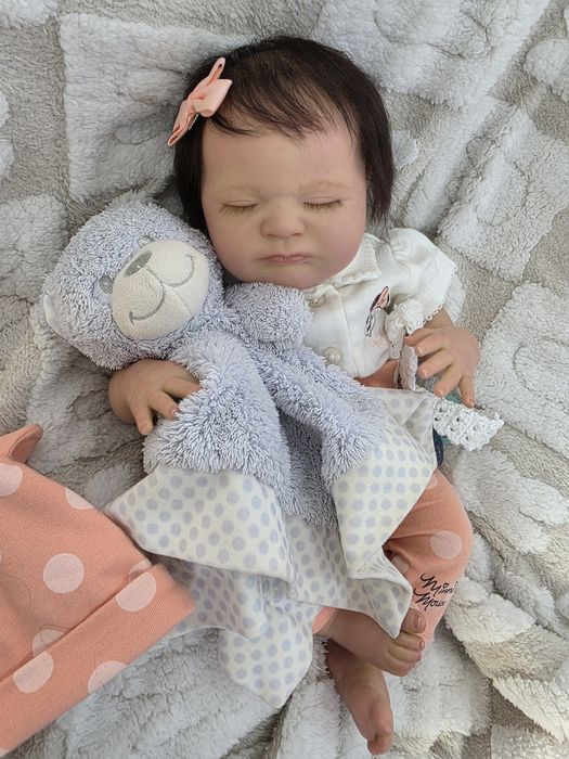 Bebé Reborn Menina Kit Laura segue com 48 cm e enxoval NOVO