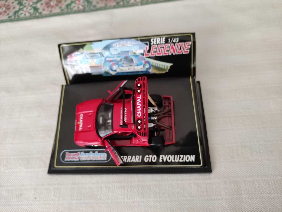 Vendo miniatura Ferrari GT0 Evolution, na escala 1:43,
Serie Legende
