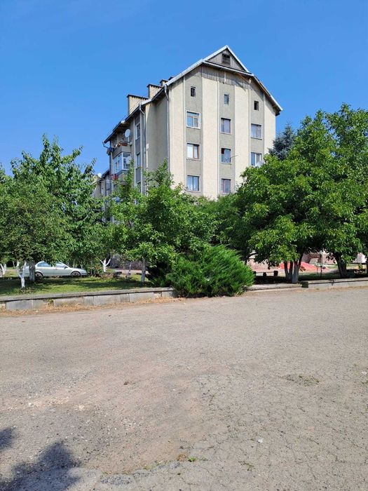 Продається простора 4-кімнатна квартира в с. Хутір-Будилів!