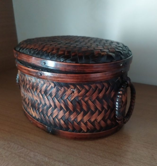 Szkatułka pleciona.
