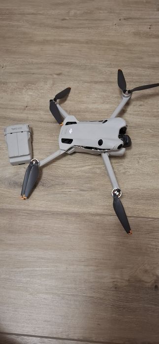 Dron DIJ 4 pro    uszkodzony