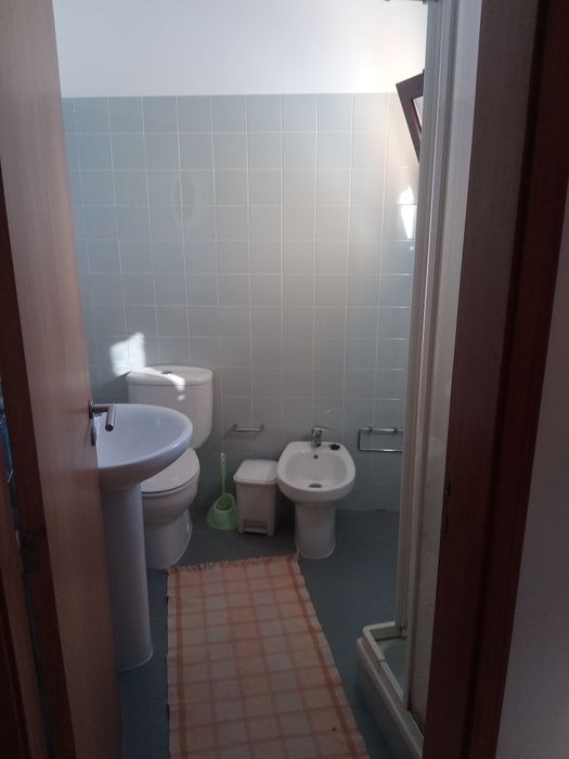 Alugo quarto (São Martinho do Bispo)