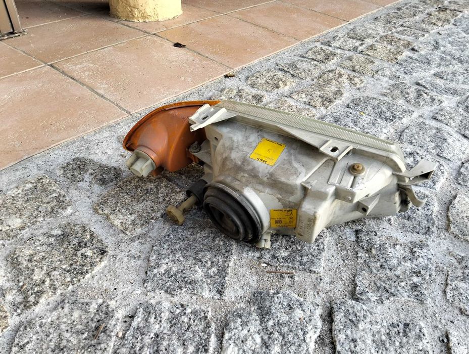 Farol / Ótica dianteiro + pisca + farolim + jante/pneu + grelha dianteira + tampões Opel Astra F