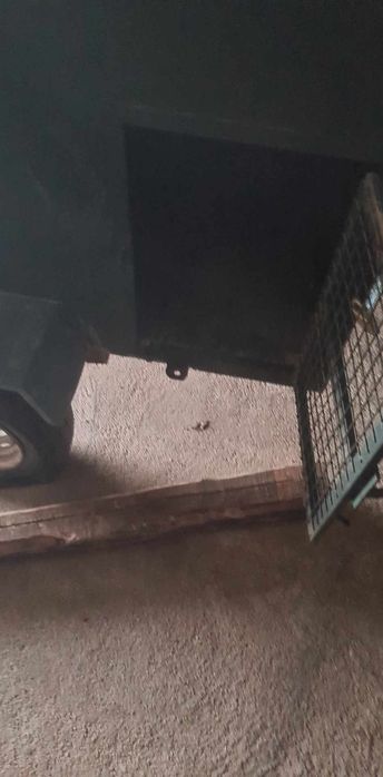 Reboque de caça com amortecedores