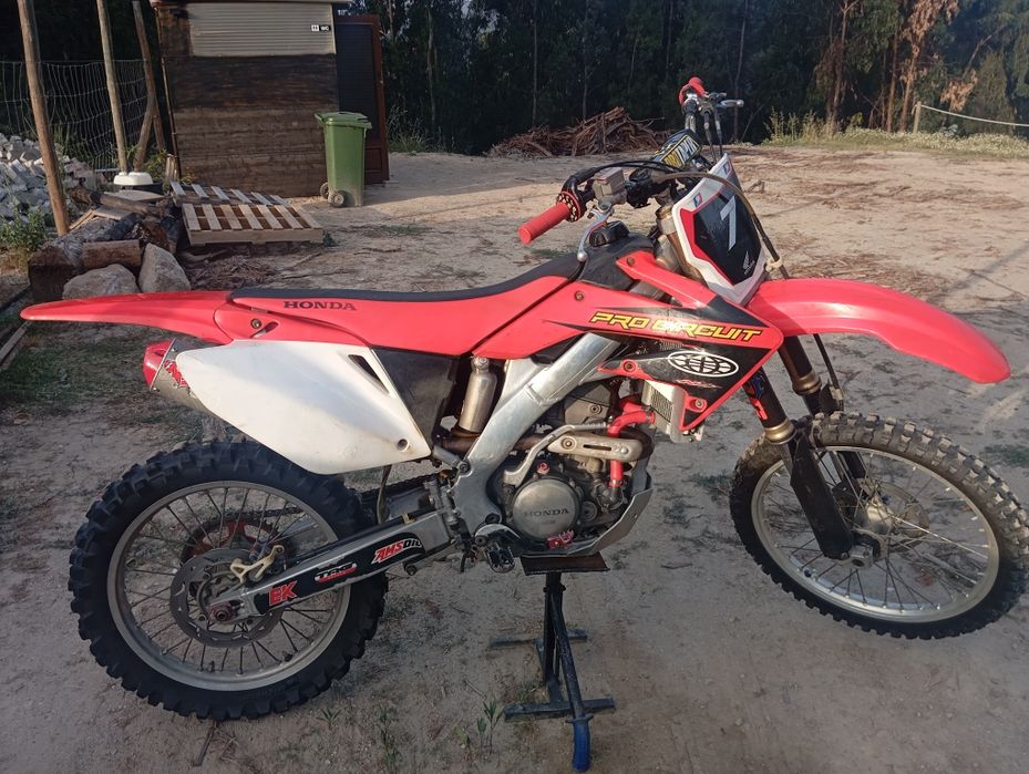 Vendo Honda CRF250R (2004) – Excelente Estado