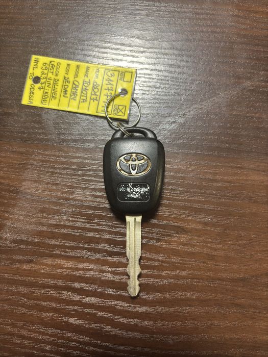 Ключі Toyota Camry оригінальні