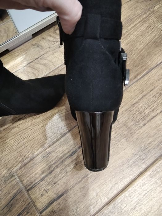 Piękne zamszowe botki rozm 37