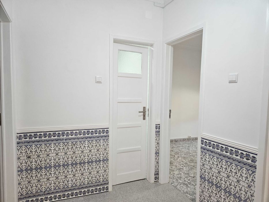 Apartamento T2 para arrendamento - ao Largo 1º de Maio, Brandoa