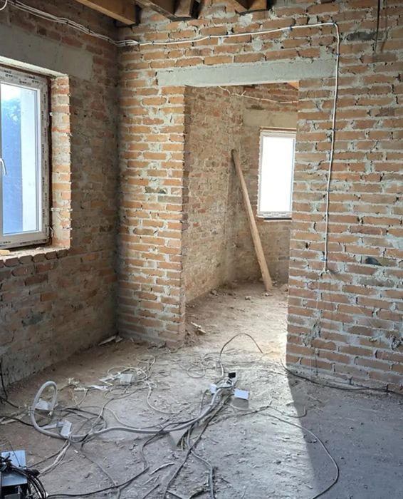 Продаж 2 поверхового дуплекса