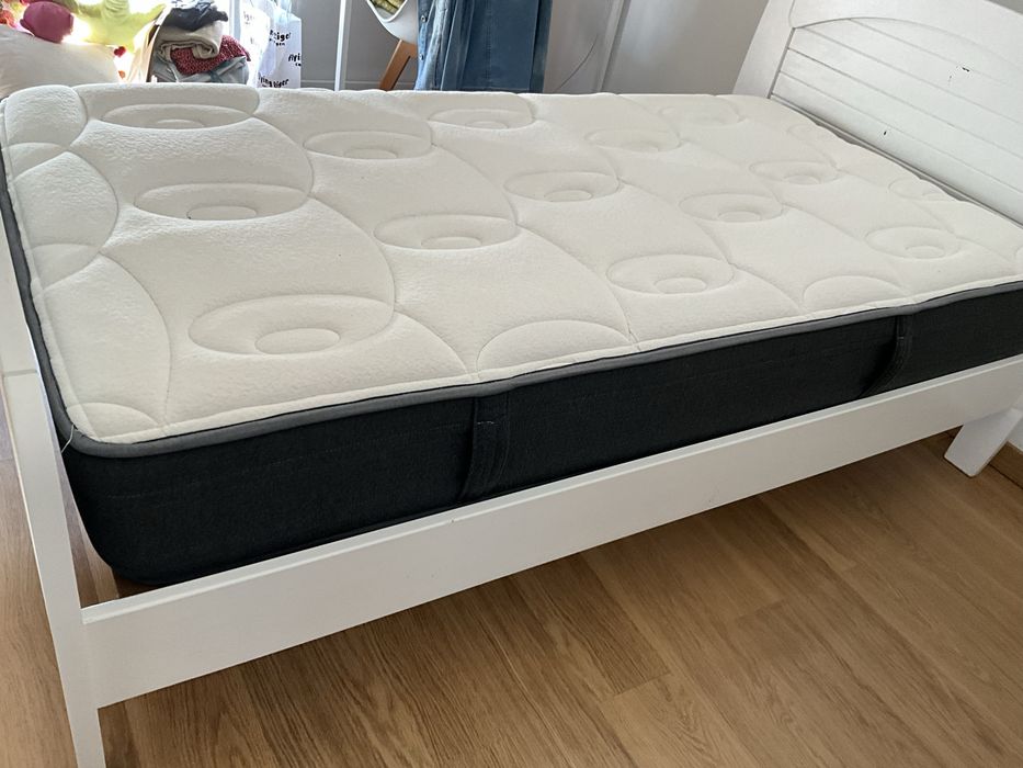Cama solteiro com colchāo