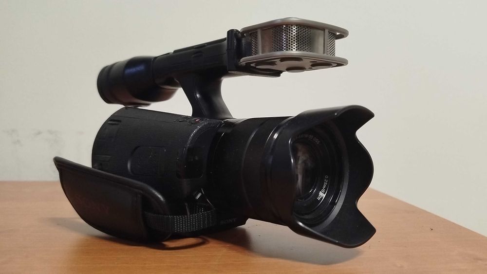 Kamera SONY NEX-VG20 + AKCESORIA - 2x bateria torba karta 64gb i inne