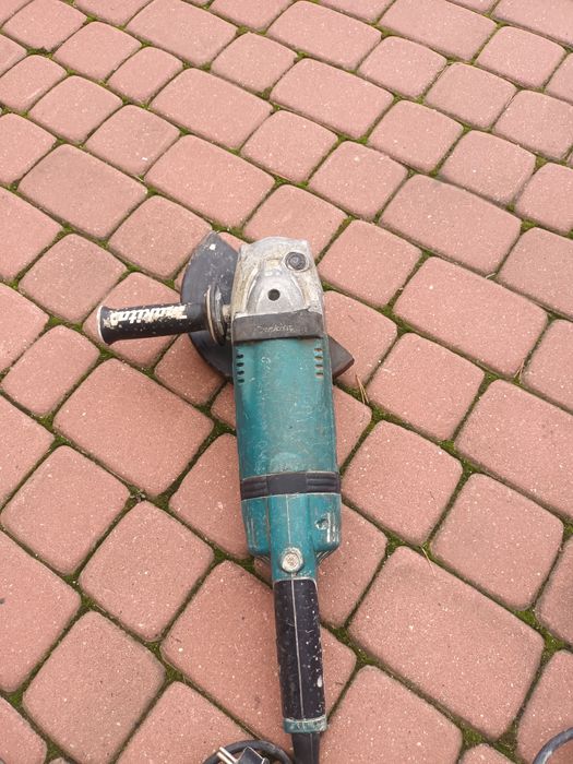 Szlifierka kątowa Makita GA9040R wolny rozruch