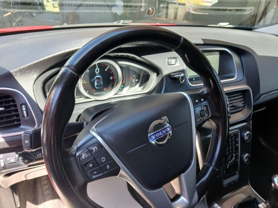 Volvo v40 1.6d R design com gps