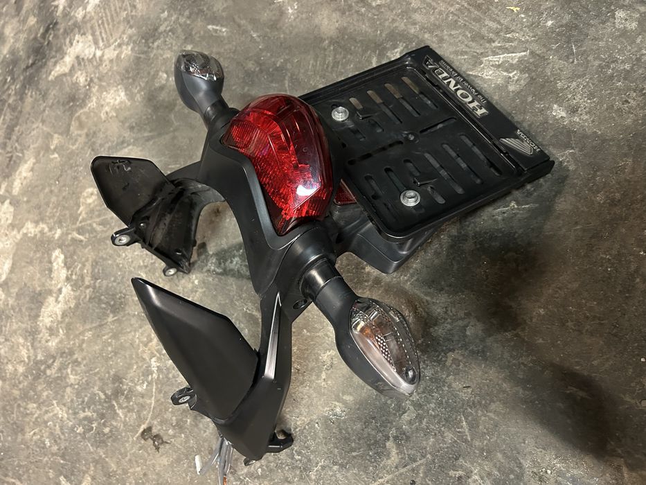 CBR 600RR pc 40 mocowanie  tablicy