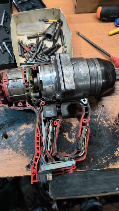 Naprawa elektronarzędzi i akumulatorów