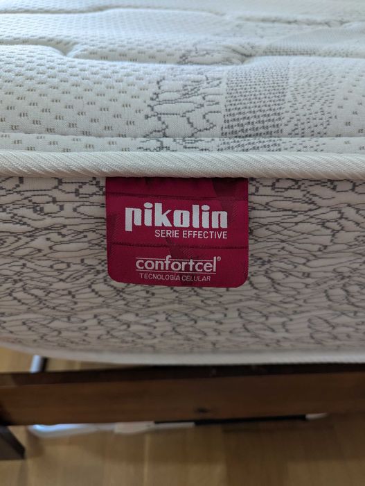 Cama individual com colchão