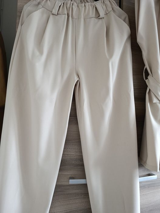 Nowy komplet elegancki beż