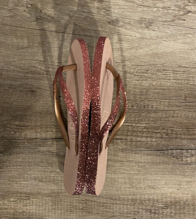 Havaianas- Novas- Cor Rosa bebê com brilhantes , tamanho 37/38