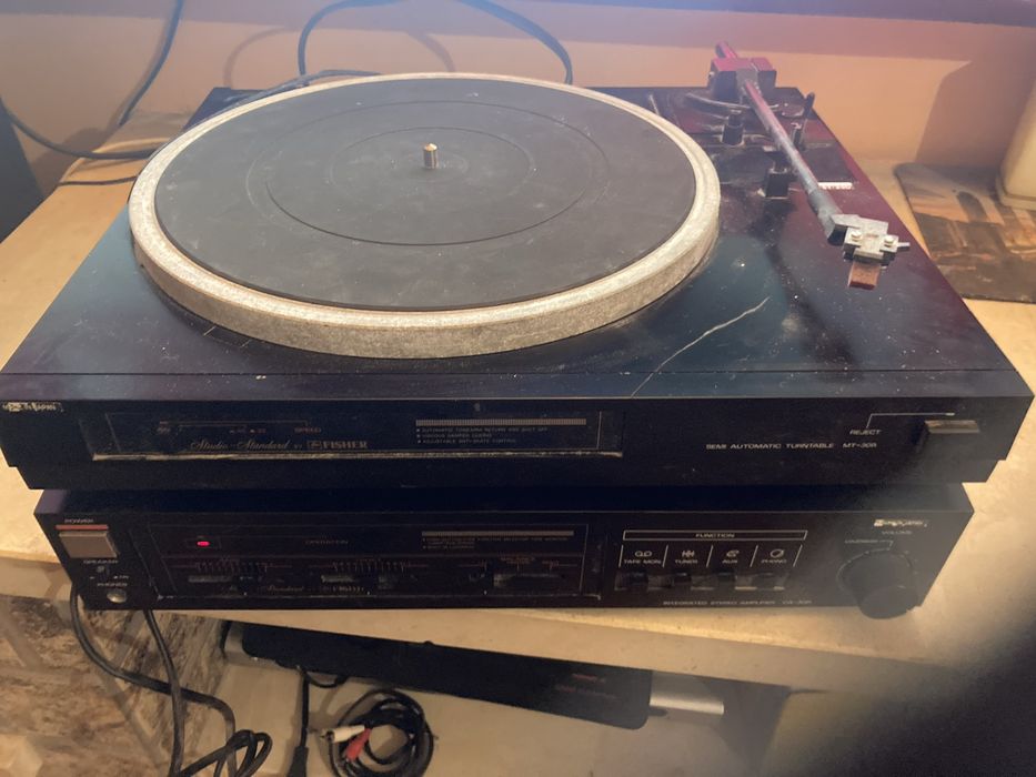 Gira discos e amplificador está a funcionar