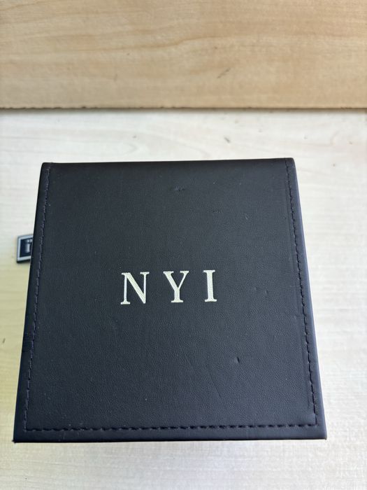 Коробка до годинника Nyi