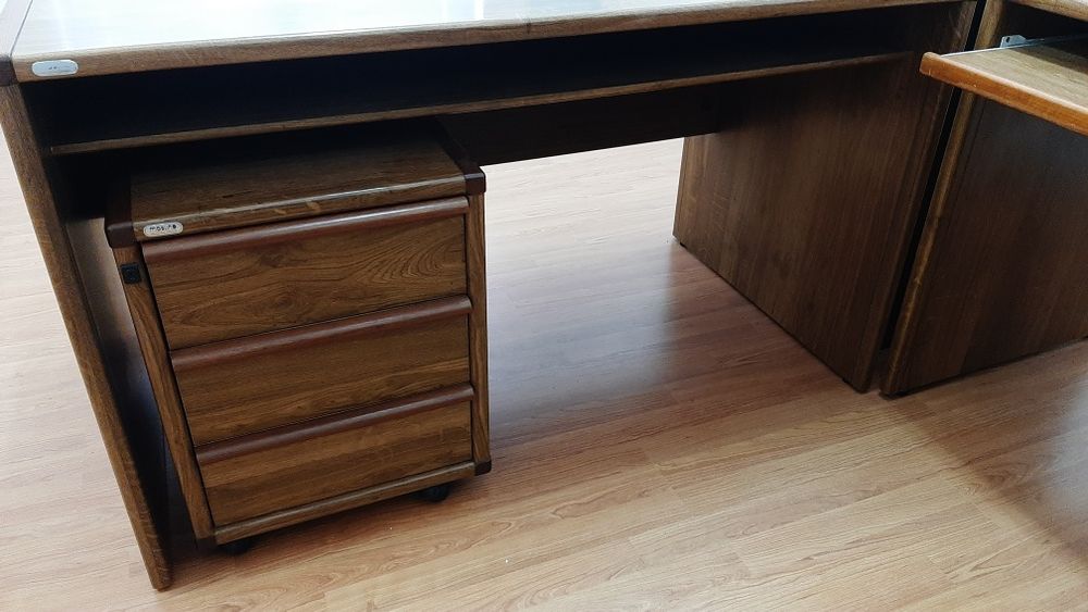 Secretária de direcção  + Estante em muito bom estado