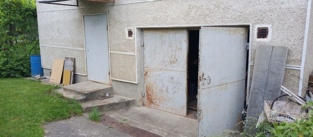 Продається садовий будинок і земельни ділянка Клузів