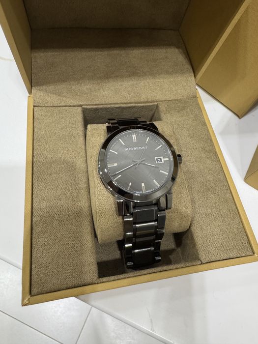 Оригінальний годинник Burberry