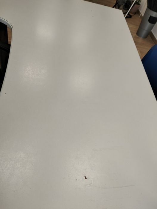 Mesa escritório, armário com gavetas, cadeira
