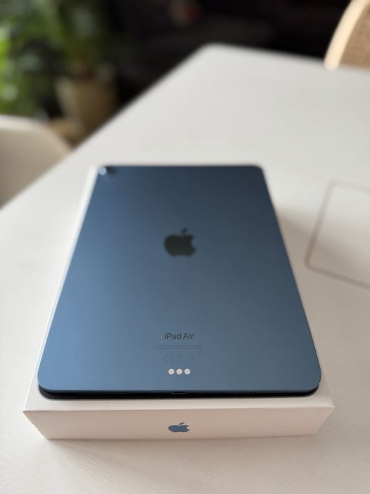 iPad Air M1 64GB 5th Gen - Blue