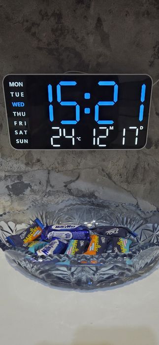 Duży Zegar cyfrowy z temperaturą ,datą  wieszany nowy