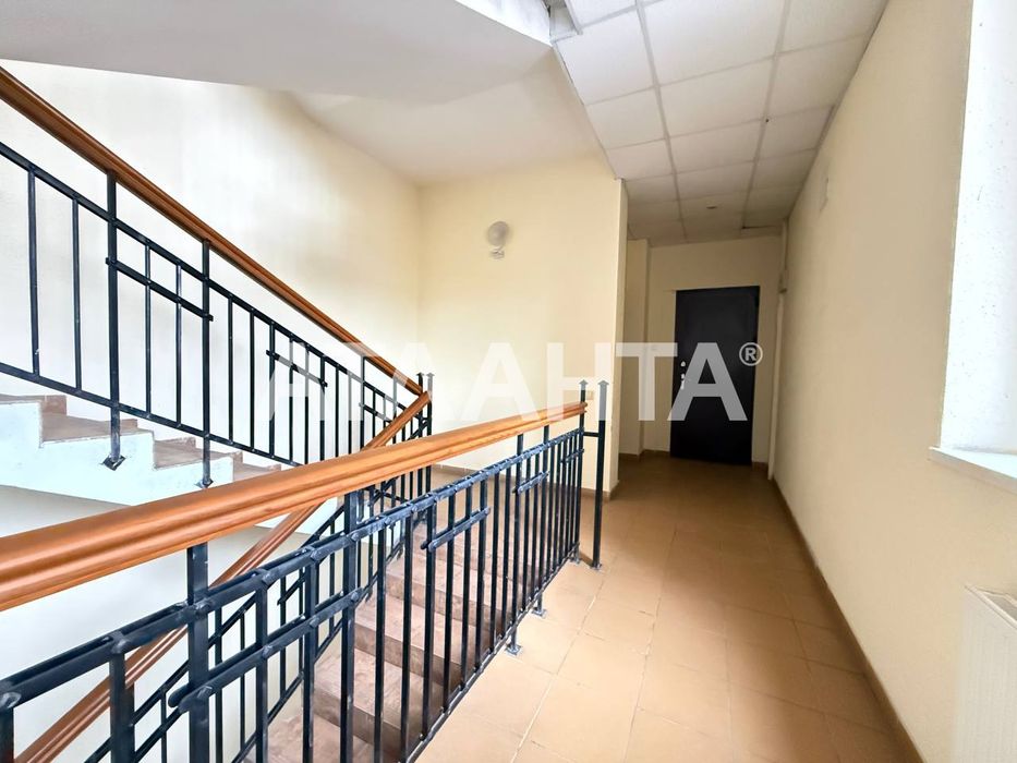 Здається в оренду простора 4-кім квартира  на вул. Руфа.